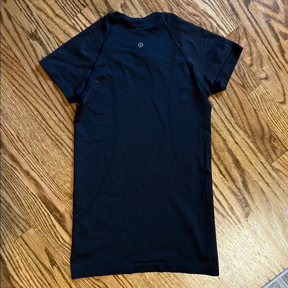 Lululemon Black Swiftly Tech Short Sleeve Shirt - Picture 2 of 3